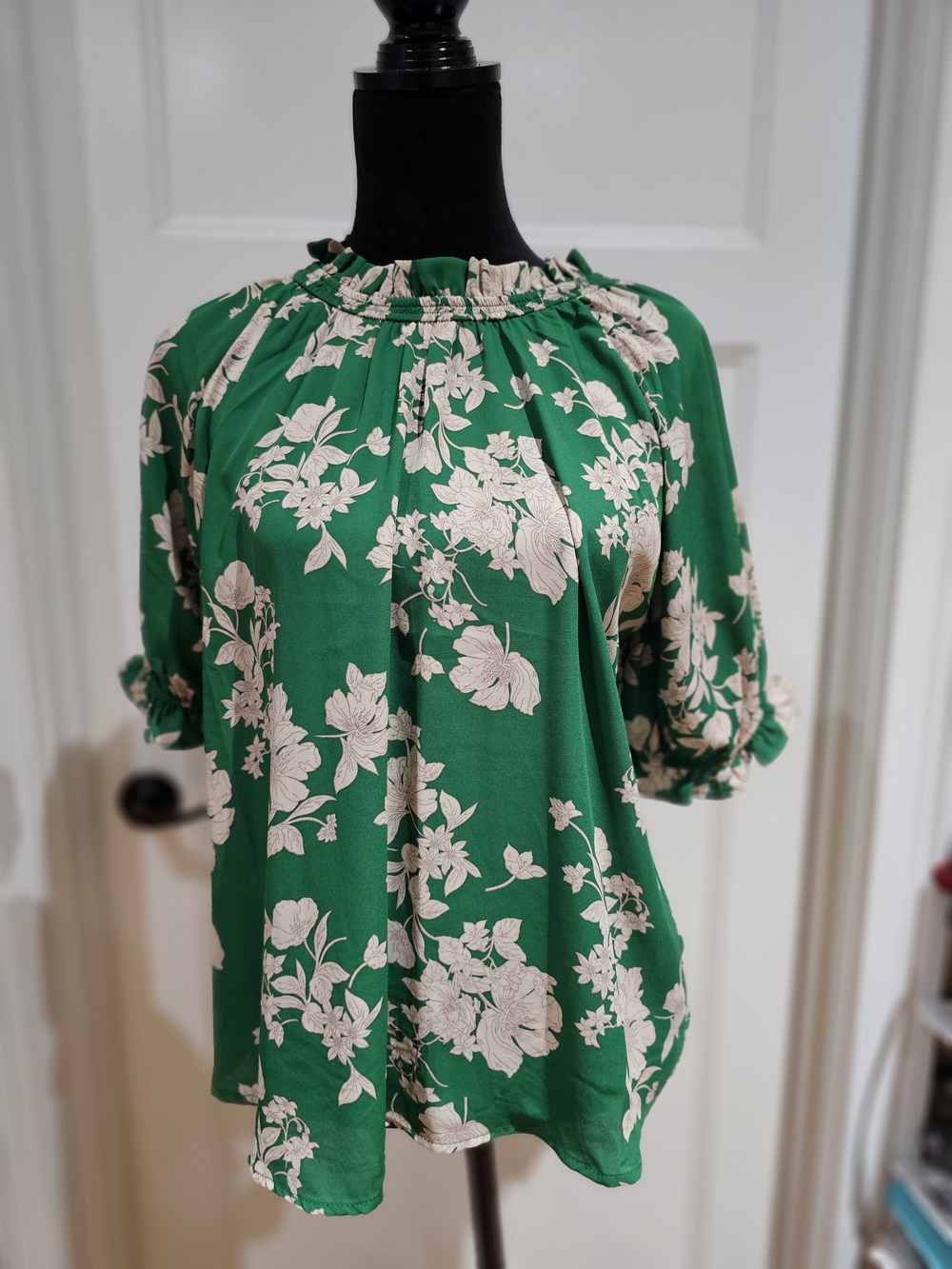 Women’s Green Floral Peasant Blouse